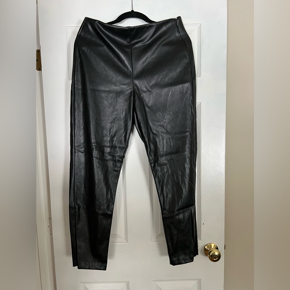 Women’s faux leather skinny pants